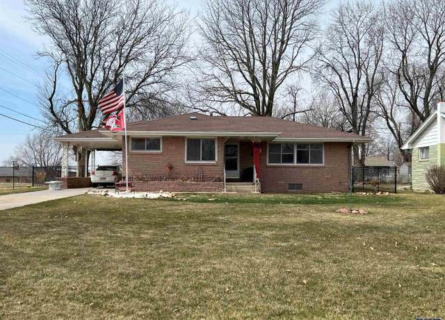 Property at 1103 L St, Fairbury, NE 68352, 3 beds, 2 baths