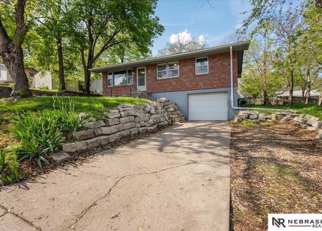 Property at 1320 Nelson St, Lincoln, NE 68521, 4 beds, 2 baths