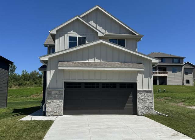 Property at 11614 King St, Omaha, NE 68142, 3 beds, 2.5 baths