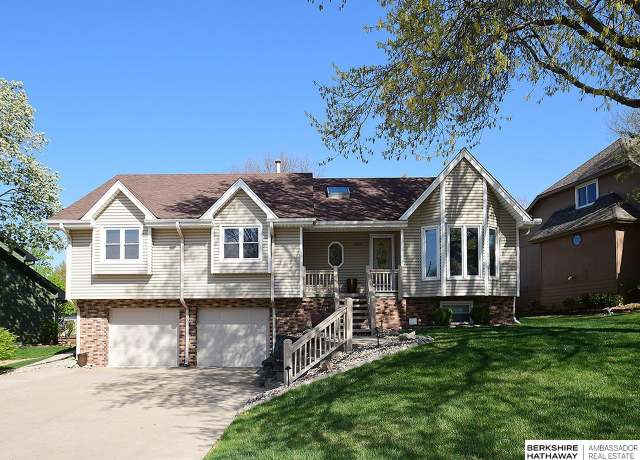 Property at 15712 Jackson Dr, Omaha, NE 68118, 3 beds, 3 baths