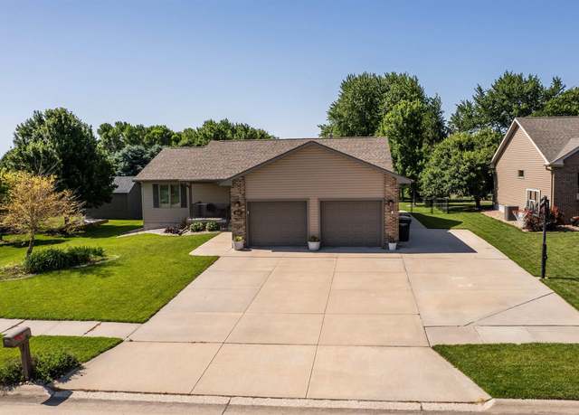 Property at 609 Leisure Ln, Hastings, NE 68901, 4 beds, 3 baths