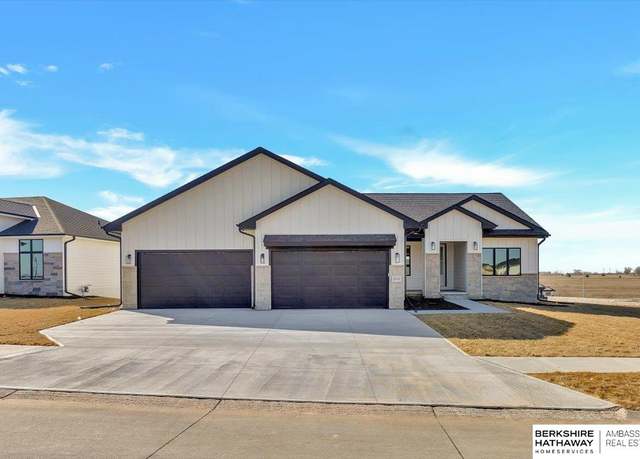 Property at 5510 N 212th Ave, Elkhorn, NE 68022, 5 beds, 3 baths