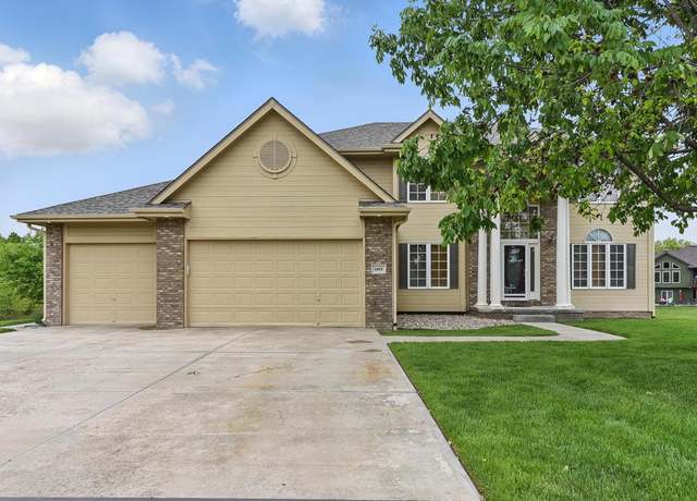 Property at 4804 Fountain Cir, Papillion, NE 68133, 5 beds, 3.5 baths