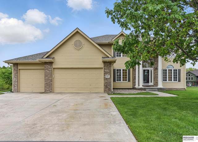Property at 4804 Fountain Cir, Papillion, NE 68133, 5 beds, 3.5 baths