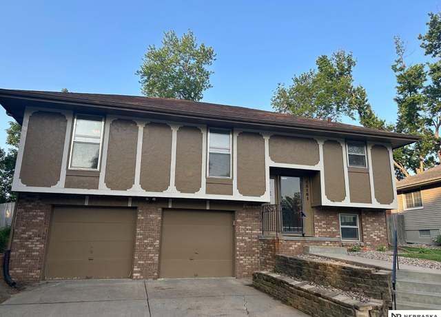 Property at 15161 R St, Omaha, NE 68137, 3 beds, 2.5 baths