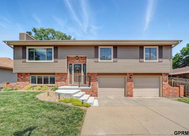 Property at 2708 Hallmark Rd, Lincoln, NE 68507, 3 beds, 3 baths