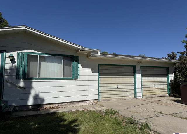 Property at 1010 Commercial St, Stromsburg, NE 68666, 2 beds, 3 baths