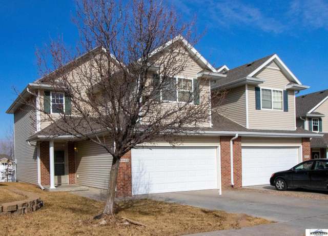 Property at 8940 Sicily Ln, Lincoln, NE 68526, 3 beds, 2.5 baths