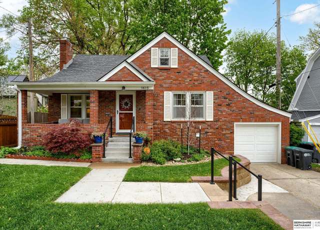 Property at 1615 N 52nd St, Omaha, NE 68104, 3 beds, 3 baths