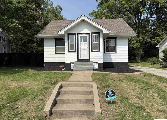 Property at 3812 52nd St, Omaha, NE 68104, 3 beds, 2 baths