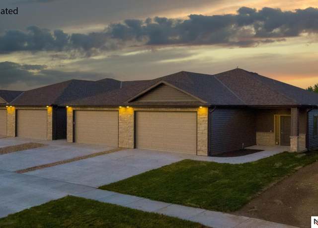 Property at 8800 Bristlecone Dr, Lincoln, NE 68526, 3 beds, 3 baths