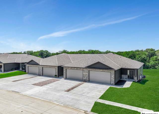 Property at 8800 Bristlecone Dr, Lincoln, NE 68526, 3 beds, 3 baths