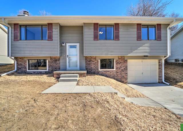 Property at 11825 S 33 St, Bellevue, NE 68123, 4 beds, 2 baths