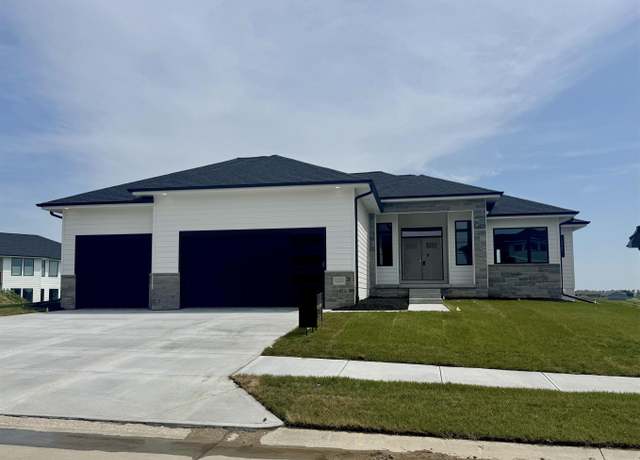 Property at 21113 Arlington St, Elkhorn, NE 68022, 5 beds, 3 baths