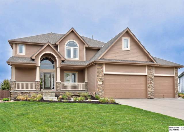 Property at 16218 Curtis Cir, Omaha, NE 68116, 5 beds, 3.5 baths