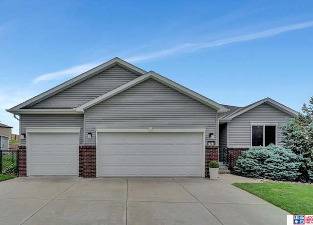 Property at 3020 N 90th St, Lincoln, NE 68522, 4 beds, 2 baths