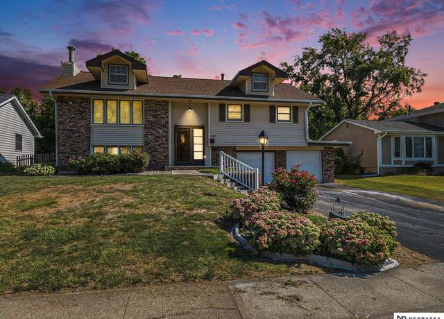 Property at 4825 S 92nd Ave, Omaha, NE 68127, 3 beds, 1.5 baths