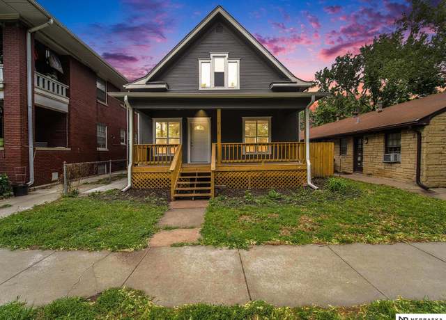 Property at 1010 E St, Lincoln, NE 68508, 4 beds, 2.5 baths