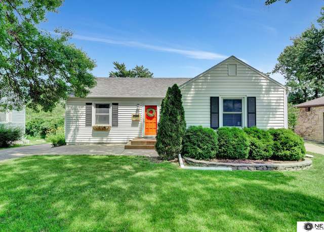 Property at 2610 Colonial Dr, Lincoln, NE 68502, 2 beds, 1 bath