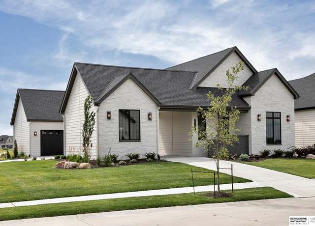 Property at 21101 Laurel Ave, Elkhorn, NE 68022, 4 beds, 3 baths
