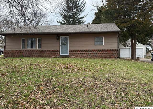 Property at 2141 S 36th St, Lincoln, NE 68506, 2 beds, 2 baths