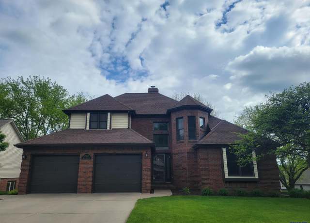 Property at 4517 Birch Hollow Dr, Lincoln, NE 68516, 4 beds, 3 baths