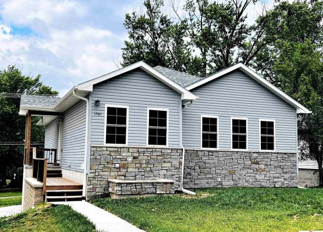 Property at 1301 N 9th St, Beatrice, NE 68310, 3 beds, 3 baths