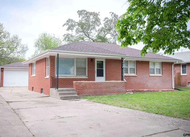 Property at 5410 Sumner St, Lincoln, NE 68506, 3 beds, 1.5 baths