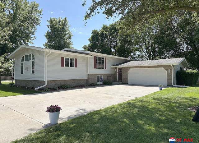 Property at 825 Sheridan Ave, Cortland, NE 68331, 3 beds, 2 baths