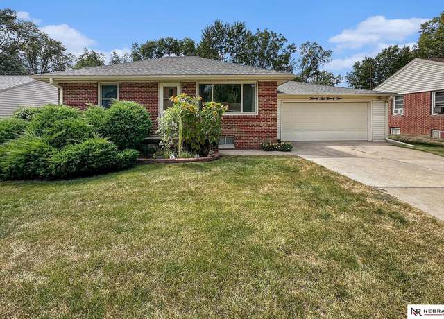 Property at 2225 S 59th St, Lincoln, NE 68506, 2 beds, 1 bath