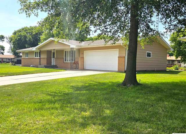 Property at 109 N Fern Circle Dr, Dewitt, NE 68341, 3 beds, 2 baths