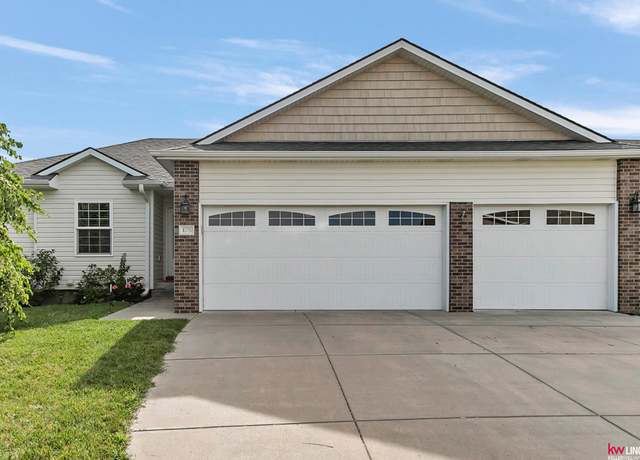 Property at 4525 W Hub Hall Dr, Lincoln, NE 68528, 4 beds, 3 baths