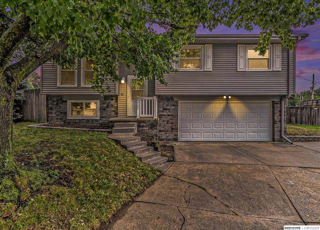 Property at 5727 N 107th St, Omaha, NE 68134, 3 beds, 2 baths