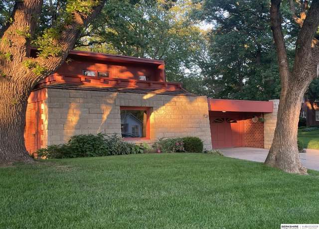 Property at 805 Bellevue Blvd N, Bellevue, NE 68005, 2 beds, 2 baths