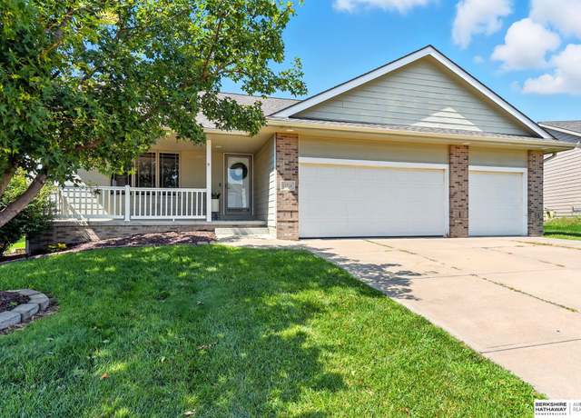 Property at 11714 S 211th St, Gretna, NE 68028, 3 beds, 2 baths