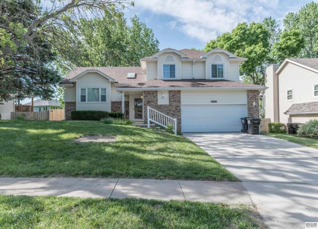 Property at 1009 E Cary St, Papillion, NE 68046, 4 beds, 3.5 baths