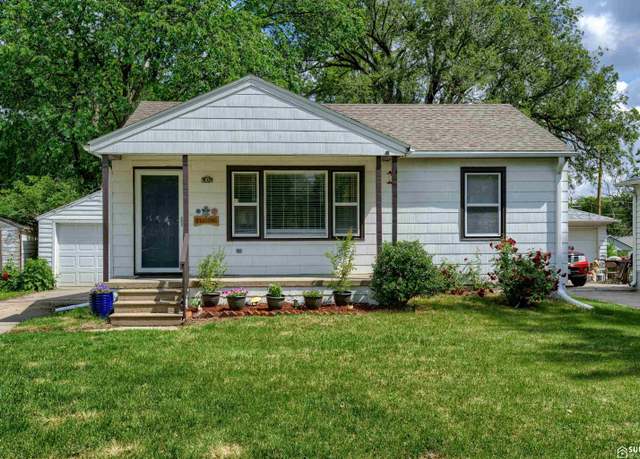 Property at 6836 Colby St, Lincoln, NE 68505, 2 beds, 1.5 baths