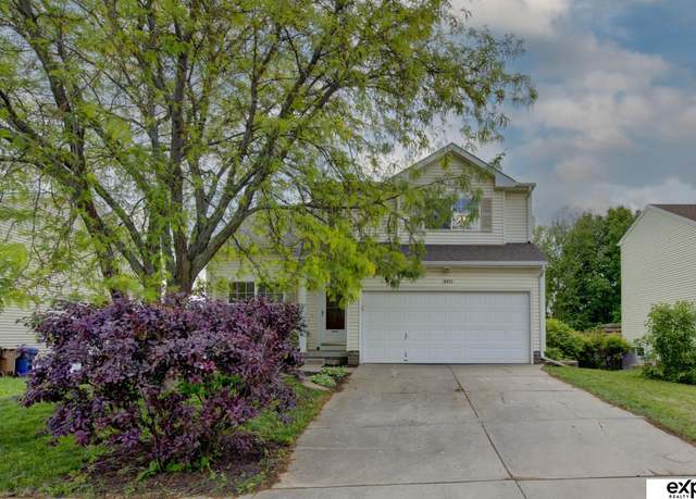 Property at 3003 Sheridan Rd, Bellevue, NE 68123, 3 beds, 2.5 baths