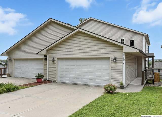 Property at 3216 S 59th St, Omaha, NE 68106, 4 beds, 3.5 baths