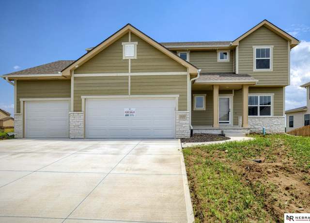 Property at 12157 S 109th St, Papillion, NE 68046, 4 beds, 2.5 baths