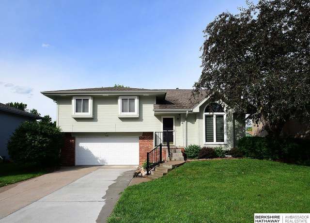 Property at 15211 Pasadena Ave, Omaha, NE 68144, 3 beds, 2 baths