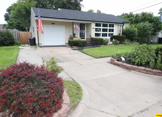 Property at 2160 N I St, Fremont, NE 68025, 3 beds, 2 baths