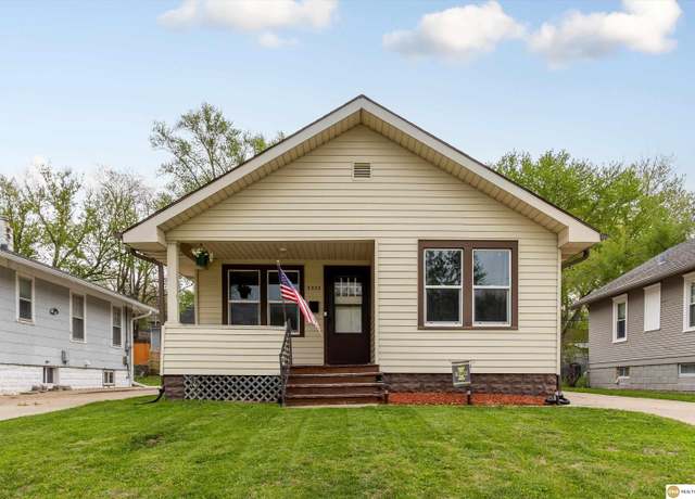 Property at 3333 N 55 St, Omaha, NE 68014, 3 beds, 2 baths
