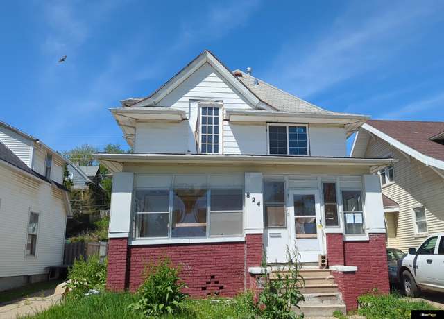 Property at 824 S 35 St, Omaha, NE 68105