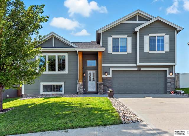 Property at 1709 Mayflower Rd, Bellevue, NE 68123, 3 beds, 2.5 baths