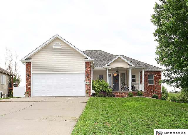 Property at 8515 12th Ave, Plattsmouth, NE 68048, 3 beds, 3 baths