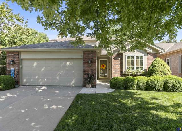 Property at 6400 Chesterfield Ct, Lincoln, NE 68510, 4 beds, 3.5 baths