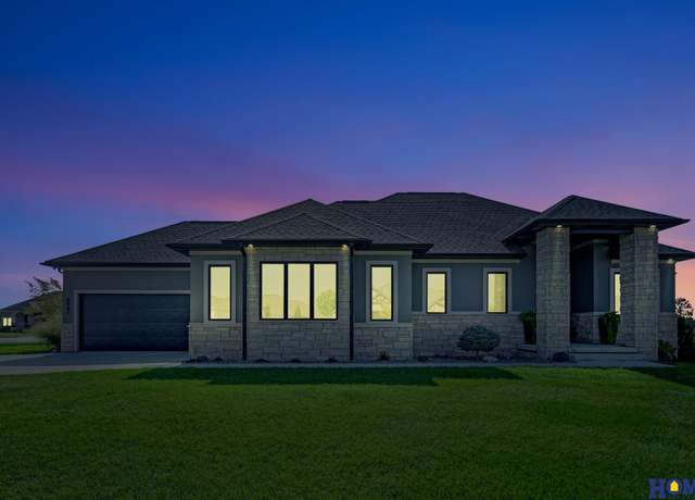 Property at 8947 Himark Ln, Lincoln, NE 68526, 3 beds, 2.5 baths