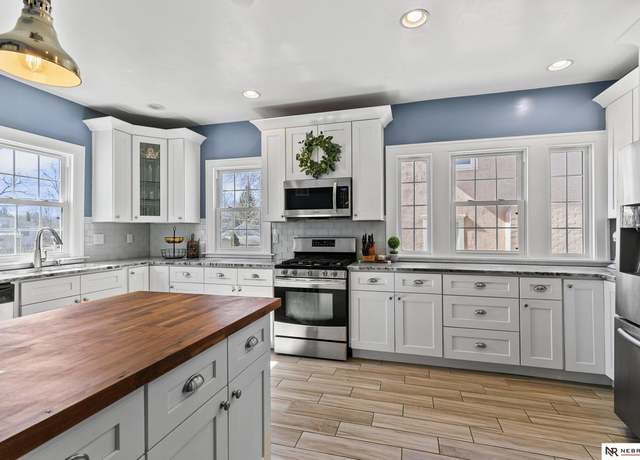 Property at 2627 Van Dorn St, Lincoln, NE 68502, 4 beds, 2.5 baths