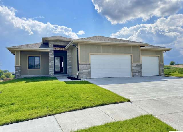 Property at 11256 S 219th St, Gretna, NE 68028, 5 beds, 3 baths